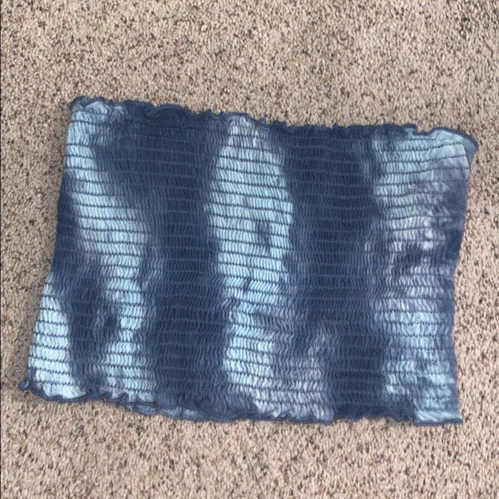 i’m selling this super cute tube top!!!